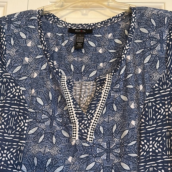 💖 Style & Company variety blue fabrics top. - Picture 2 of 4